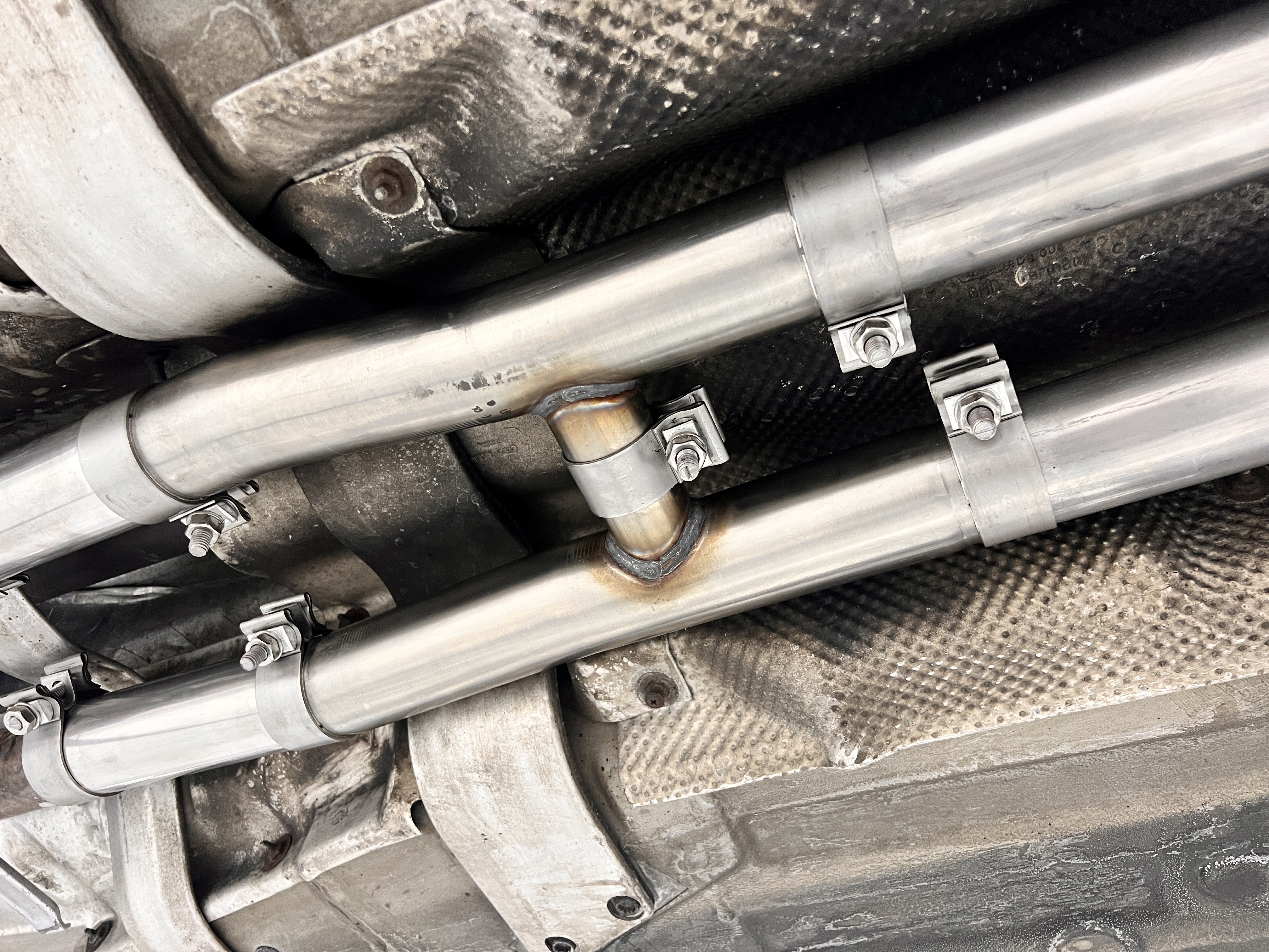 Audi A8/S8 Typ D2 Druckaustauschrohr - Rohrdurchmesser: 63,5mm Audi A8/S8 Typ D2 Druckaustauschrohr - Rohrdurchmesser: 63,5mm
