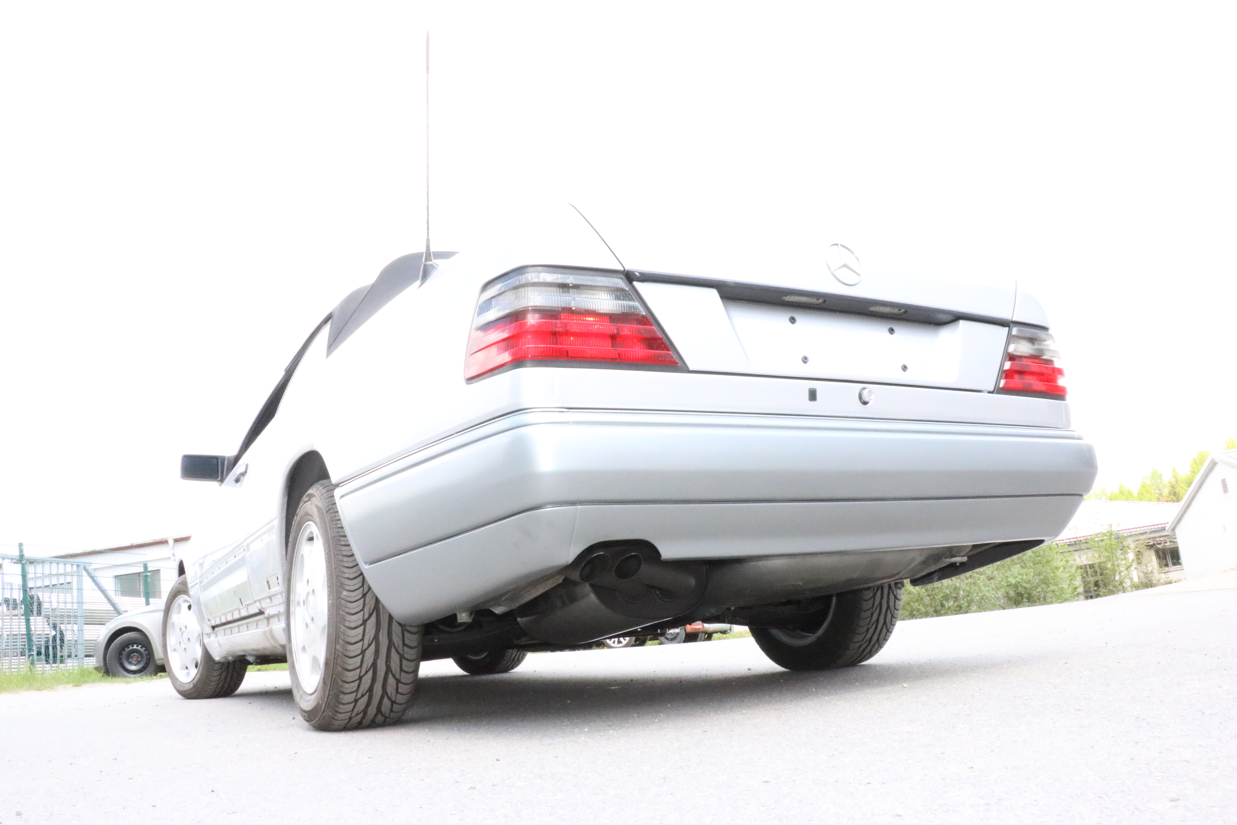 Mercedes E-Klasse W124 Cabrio Endschalldämpfer Ø70mm - 2x55 Typ 28 (Dieseloptik - von hinten nicht sichtbar) Mercedes E-Klasse W124 Cabrio Endschalldämpfer Ø70mm - 2x55 Typ 28 (Dieseloptik - von hinten nicht sichtbar)