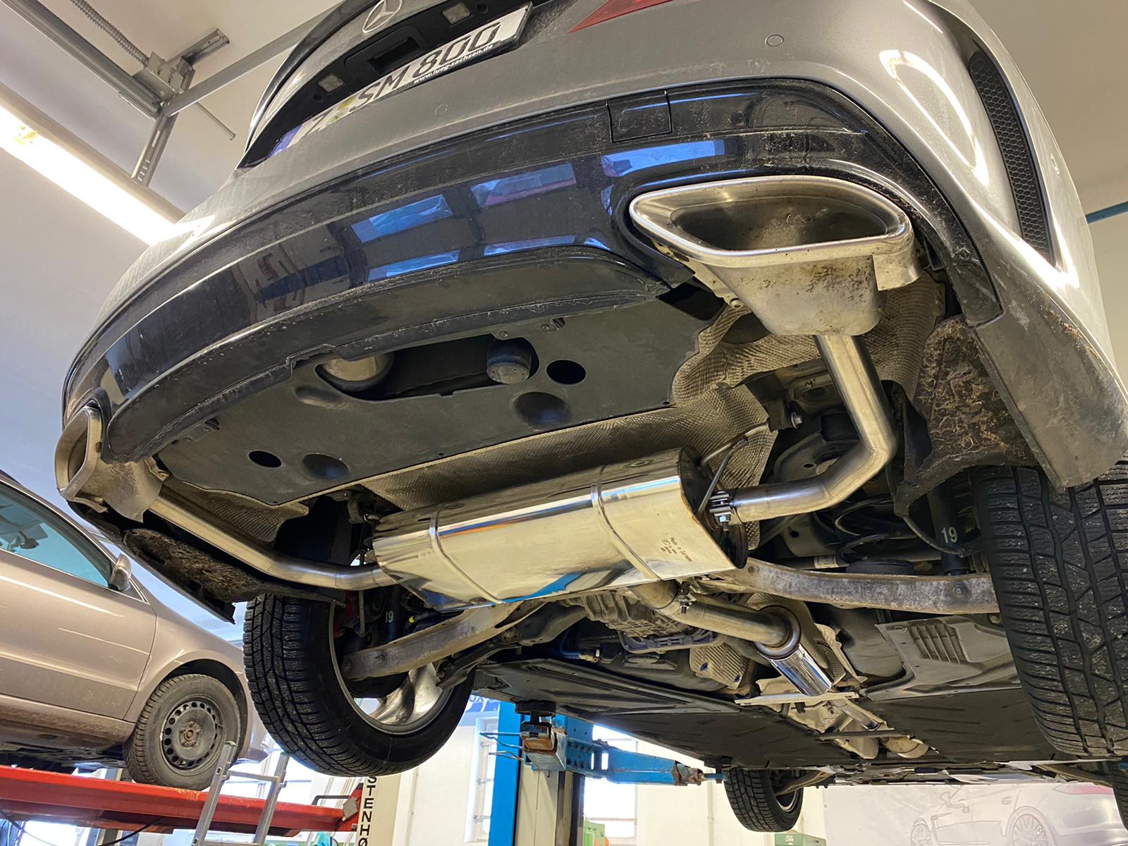 Mercedes CLA - C117/ X117 - AMG 45/ AMG-Line - 4-matic Endschalldämpfer quer Ausgang rechts/links für Modelle mit AMG45 oder AMG-Line Endrohre - Endrohre in originaler Stoßstange