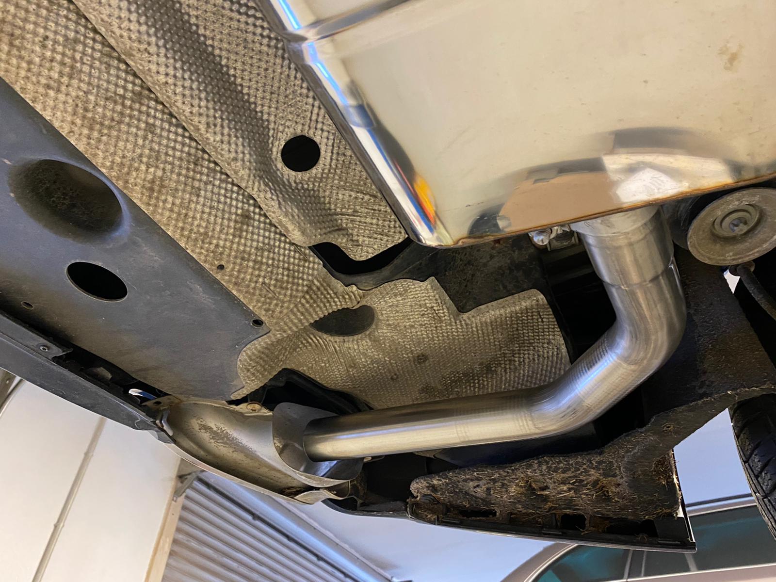 Mercedes CLA - C117/ X117 - AMG 45/ AMG-Line - 4-matic Endschalldämpfer quer Ausgang rechts/links für Modelle mit AMG45 oder AMG-Line Endrohre - Endrohre in originaler Stoßstange Mercedes CLA - C117/ X117 - AMG 45/ AMG-Line - 4-matic Endschalldämpfer quer Ausgang rechts/links für Modelle mit AMG45 oder AMG-Line Endrohre - Endrohre in originaler Stoßstange